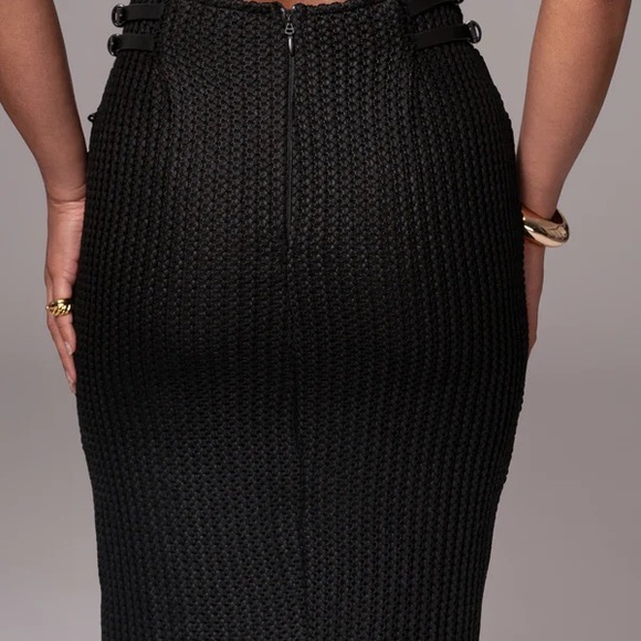 Textured Mystique midi Elegant Black Button-Detail Skirt new size large - Picture 2 of 3